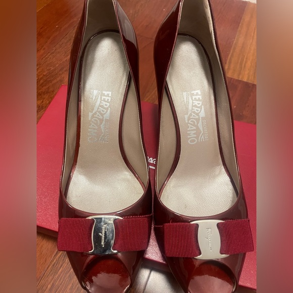 Salvatore Ferragamo Vera Bow Robes I Pumps - Size 9 - Picture 6 of 10
